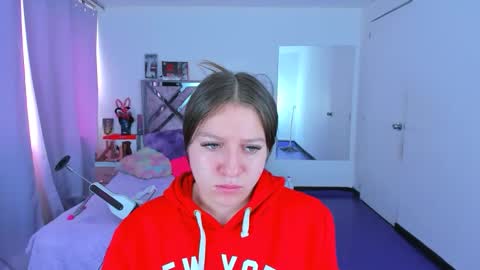luna_analya online show from February 13, 2026, 3:19 pm