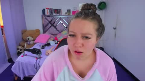 Snapshot of luna_analya chatting on May 6, 2026, 6:35 pm luna_analya online show from May 6, 2026, 6:35 pm