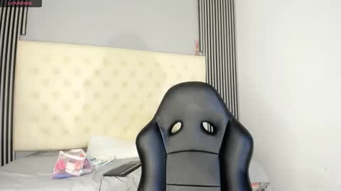 Snapshot of luna_and_banji chatting on February 5, 2026, 5:12 am luna and banji online show from February 5, 2026, 5:12 am