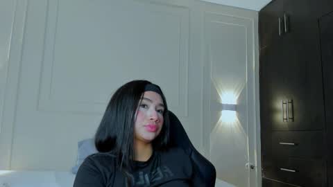 Snapshot of luna_and_banji chatting on February 9, 2026, 3:32 am luna and banji online show from February 9, 2026, 3:32 am