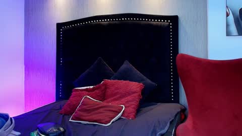 Snapshot of luna_and_titan chatting on January 8, 2026, 12:29 pm Luna And Titan online show from January 8, 2026, 12:29 pm