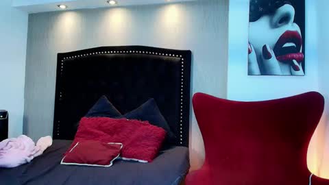 Snapshot of luna_and_titan chatting on January 9, 2026, 12:30 pm Luna And Titan online show from January 9, 2026, 12:30 pm