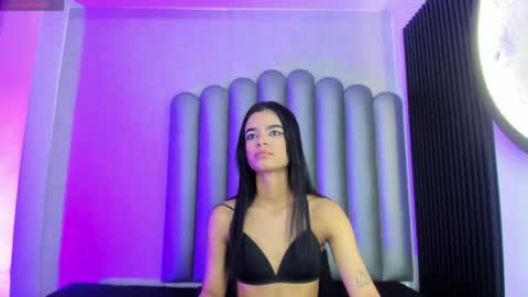 luna_bella_23 online show from May 27, 2026, 5:37 am