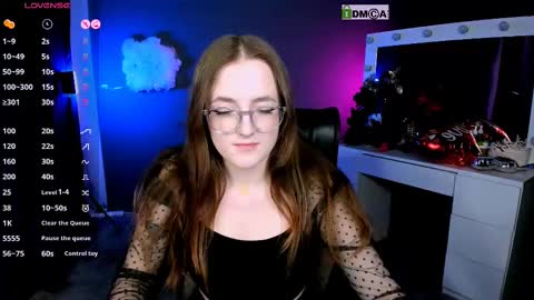 luna_berryy online show from February 17, 2025, 11:09 pm