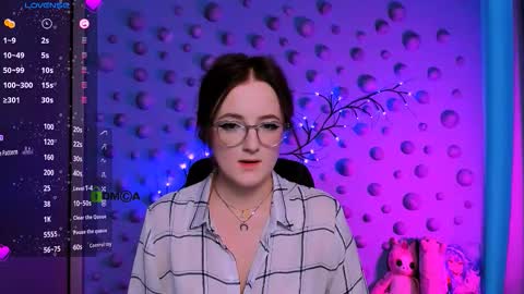 luna_berryy online show from December 20, 2025, 8:16 pm