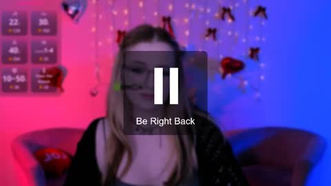 luna_berryy online show from May 13, 2026, 7:55 pm