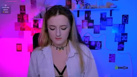 luna_berryy online show from May 15, 2026, 8:16 pm