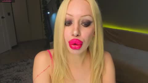 Snapshot of luna_beverly chatting on May 1, 2026, 8:24 pm luna_beverly online show from May 1, 2026, 8:24 pm