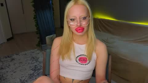 Snapshot of luna_beverly chatting on May 12, 2026, 11:57 pm luna_beverly online show from May 12, 2026, 11:57 pm