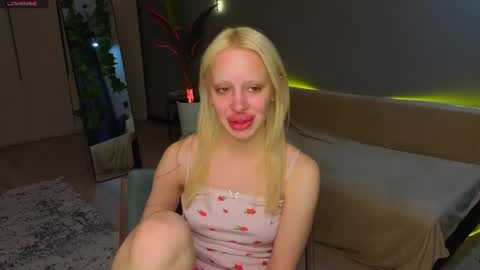 Snapshot of luna_beverly chatting on May 17, 2026, 8:16 pm luna_beverly online show from May 17, 2026, 8:16 pm