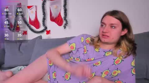 Snapshot of luna_bunnie chatting on January 11, 2026, 12:32 pm Luna online show from January 11, 2026, 12:32 pm