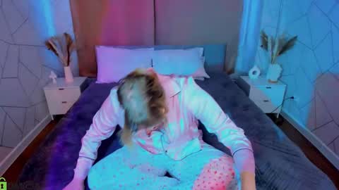 luna online show from March 25, 2026, 1:22 am