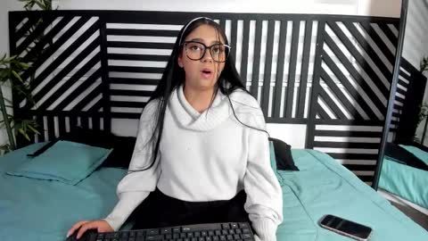 luna_cute14 online show from January 7, 2026, 7:49 pm