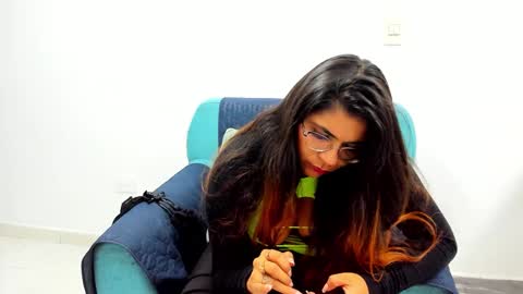 luna  online show from February 21, 2025, 2:27 pm