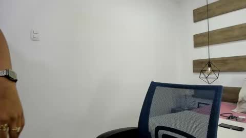 luna  online show from October 6, 2025, 11:18 am