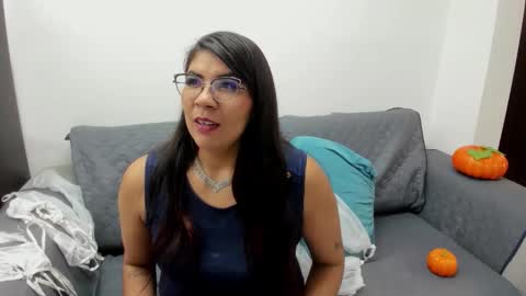 luna  online show from October 31, 2025, 11:22 am