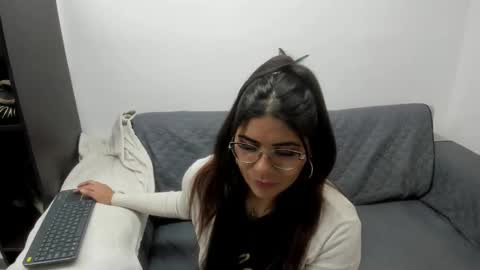 luna  online show from November 22, 2025, 11:09 am