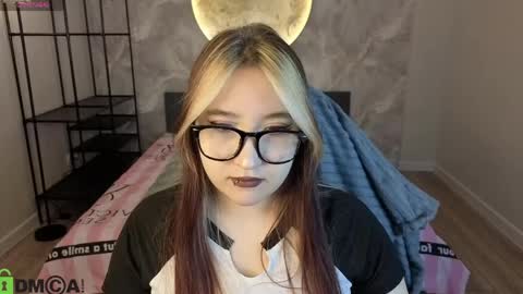 Snapshot of luna_host chatting on April 3, 2026, 1:25 am Luna Host online show from April 3, 2026, 1:25 am
