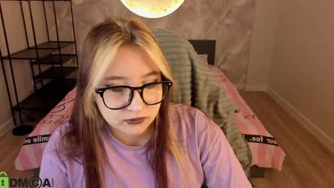 Snapshot of luna_host chatting on April 7, 2026, 1:28 am Luna Host online show from April 7, 2026, 1:28 am