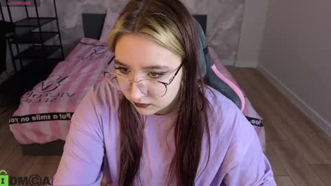 Snapshot of luna_host chatting on April 15, 2026, 1:45 am Luna Host online show from April 15, 2026, 1:45 am