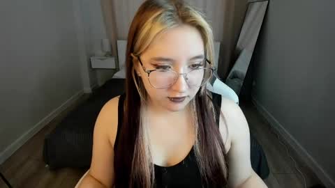 Snapshot of luna_host chatting on April 16, 2026, 2:23 am Luna Host online show from April 16, 2026, 2:23 am