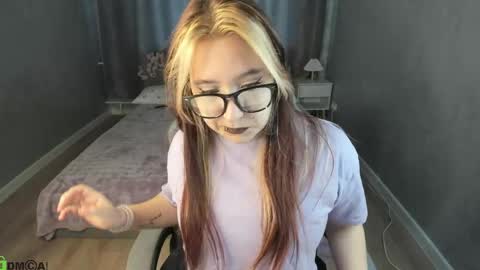 Snapshot of luna_host chatting on May 14, 2026, 1:45 am Luna Host online show from May 14, 2026, 1:45 am