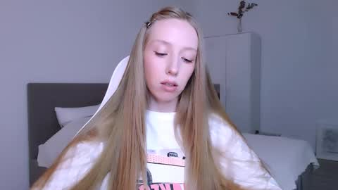 Luna online show from November 30, 2025, 8:13 pm