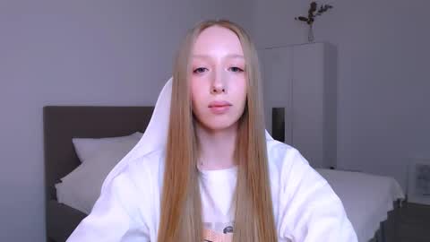 Luna online show from December 16, 2025, 11:21 pm