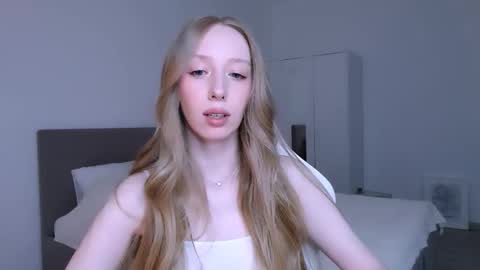 Luna online show from February 23, 2026, 9:23 pm