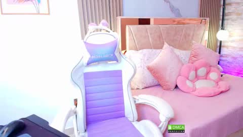 Luna  online show from October 15, 2025, 11:21 am