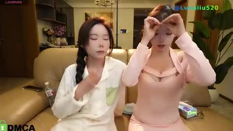 luna online show from November 14, 2025, 1:54 pm