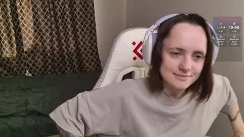 luna_loveeee online show from September 24, 2025, 5:33 am