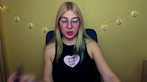 Snapshot of luna_lush_ chatting on December 5, 2024, 7:16 am Luna online show from December 5, 2024, 7:16 am