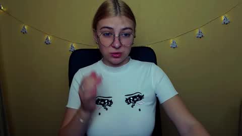 Snapshot of luna_lush_ chatting on December 7, 2024, 9:06 am Luna online show from December 7, 2024, 9:06 am