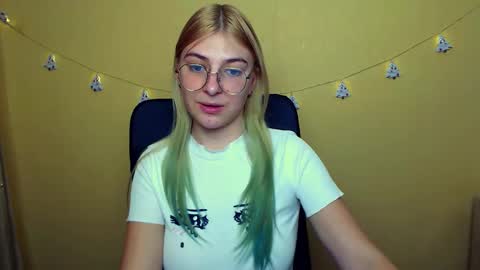 Snapshot of luna_lush_ chatting on December 7, 2024, 12:13 pm Luna online show from December 7, 2024, 12:13 pm