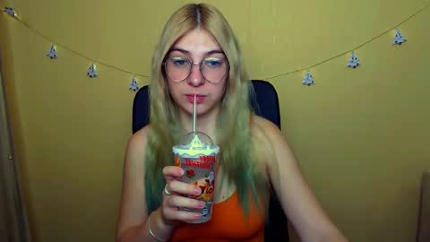 Snapshot of luna_lush_ chatting on December 14, 2024, 9:29 am Luna online show from December 14, 2024, 9:29 am