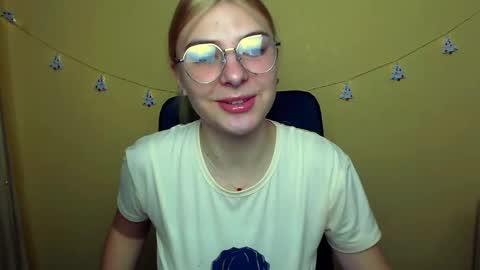 Snapshot of luna_lush_ chatting on December 15, 2024, 9:35 am Luna online show from December 15, 2024, 9:35 am