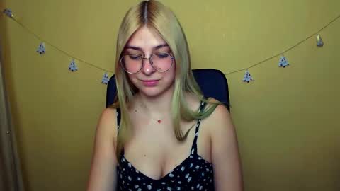 Snapshot of luna_lush_ chatting on December 20, 2024, 12:38 pm Luna online show from December 20, 2024, 12:38 pm
