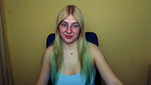 Snapshot of luna_lush_ chatting on January 3, 2025, 11:25 am Luna online show from January 3, 2025, 11:25 am