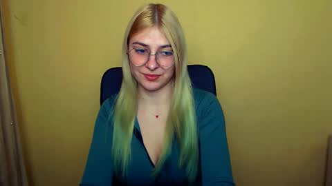 Snapshot of luna_lush_ chatting on January 4, 2025, 11:22 am Luna online show from January 4, 2025, 11:22 am