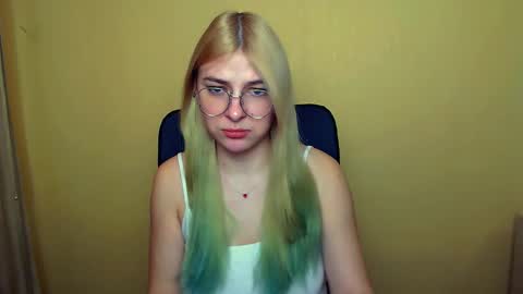 Snapshot of luna_lush_ chatting on January 7, 2025, 11:37 am Luna online show from January 7, 2025, 11:37 am