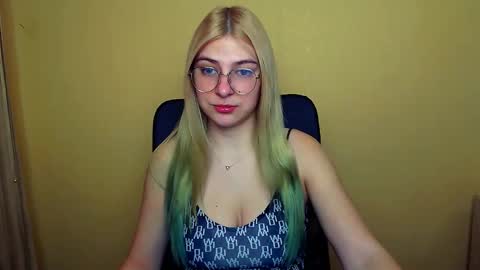 Snapshot of luna_lush_ chatting on January 8, 2025, 8:16 am Luna online show from January 8, 2025, 8:16 am