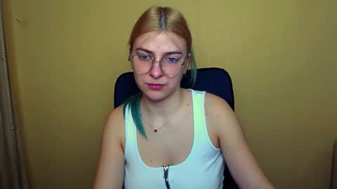 Snapshot of luna_lush_ chatting on January 9, 2025, 8:24 am Luna online show from January 9, 2025, 8:24 am