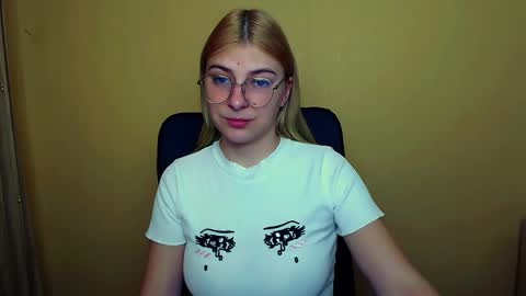 Snapshot of luna_lush_ chatting on January 10, 2025, 8:07 am Luna online show from January 10, 2025, 8:07 am