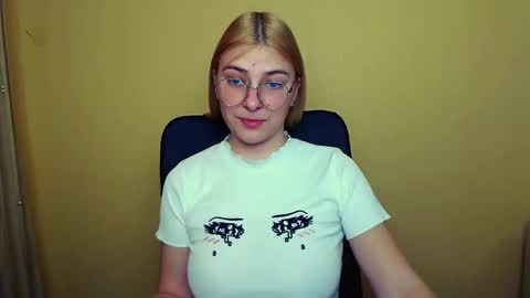 Snapshot of luna_lush_ chatting on January 10, 2025, 11:22 am Luna online show from January 10, 2025, 11:22 am