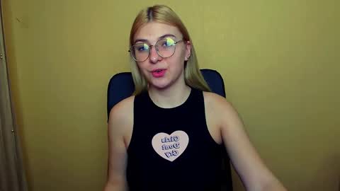 Snapshot of luna_lush_ chatting on January 13, 2025, 8:15 am Luna online show from January 13, 2025, 8:15 am