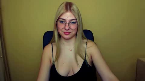 Snapshot of luna_lush_ chatting on January 22, 2025, 8:29 am Luna online show from January 22, 2025, 8:29 am