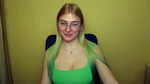 Snapshot of luna_lush_ chatting on January 23, 2025, 11:26 am Luna online show from January 23, 2025, 11:26 am