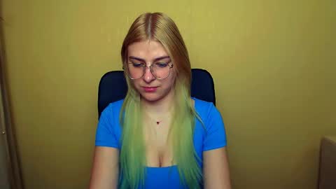 Snapshot of luna_lush_ chatting on January 25, 2025, 11:44 am Luna online show from January 25, 2025, 11:44 am