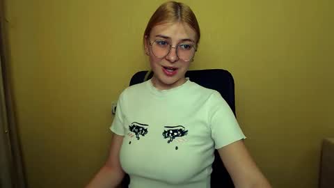 Snapshot of luna_lush_ chatting on January 30, 2025, 9:47 am Luna online show from January 30, 2025, 9:47 am